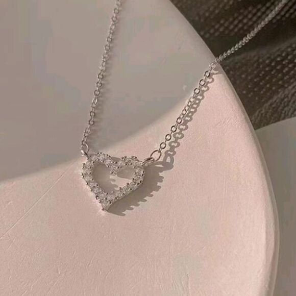 Diamond Heart Necklase - Picture 2 of 4